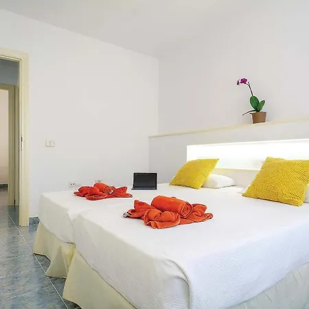 Puerto Del Carmen Sleeps 6 Wifi Villa