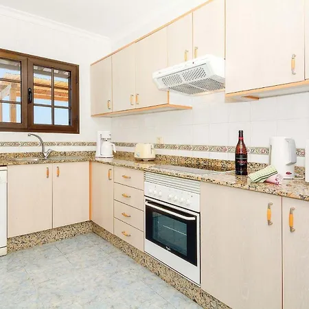 Villa Puerto Del Carmen Sleeps 6 Wifi Puerto del Carmen
